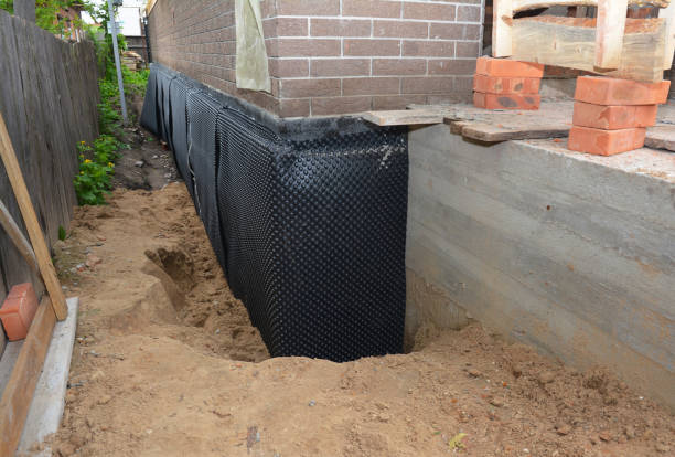 Happy homeowners after waterproofing job in Gratis